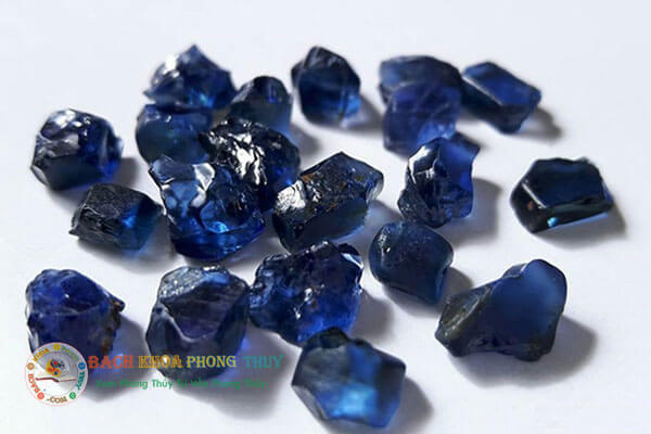 Đá phong thủy tự nhiên Sapphire 